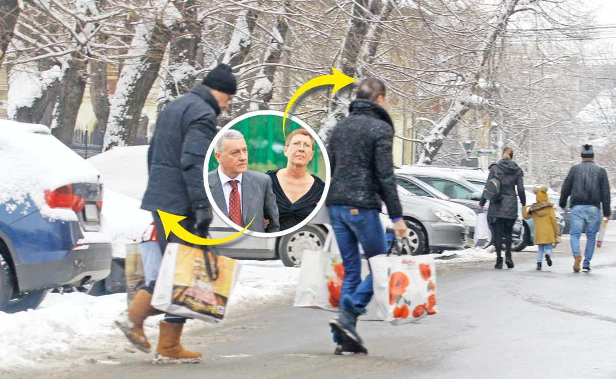 
    După o jumătate de zi prin magazine, Radu Vâlcan i-a arătat fiului său portbagajul plin de cumpărături  