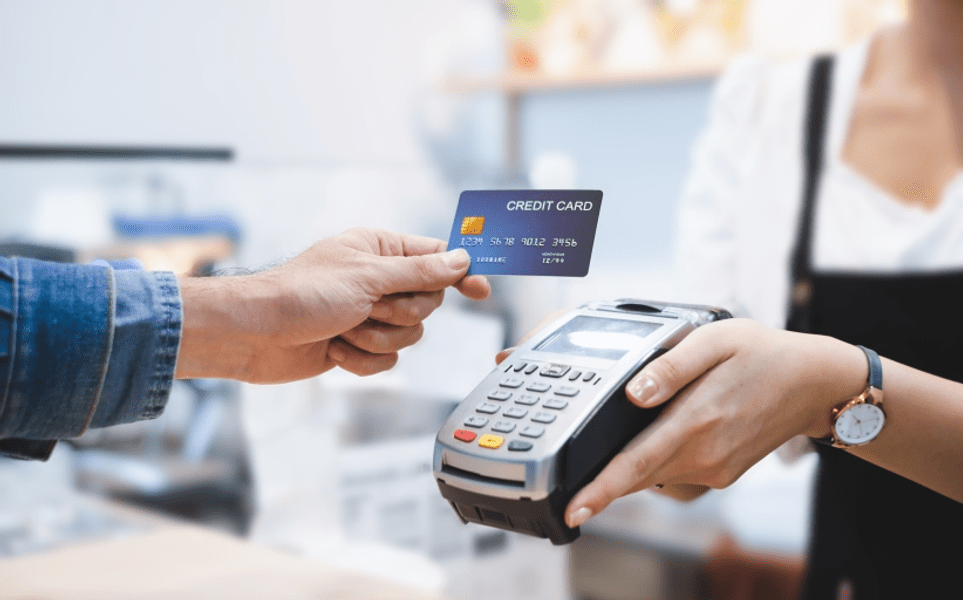 Un gălățean și-a făcut de cap cu un card pierdut. A fost pus sub inculpare pentru că a efectuat 28 de plăți neautorizate