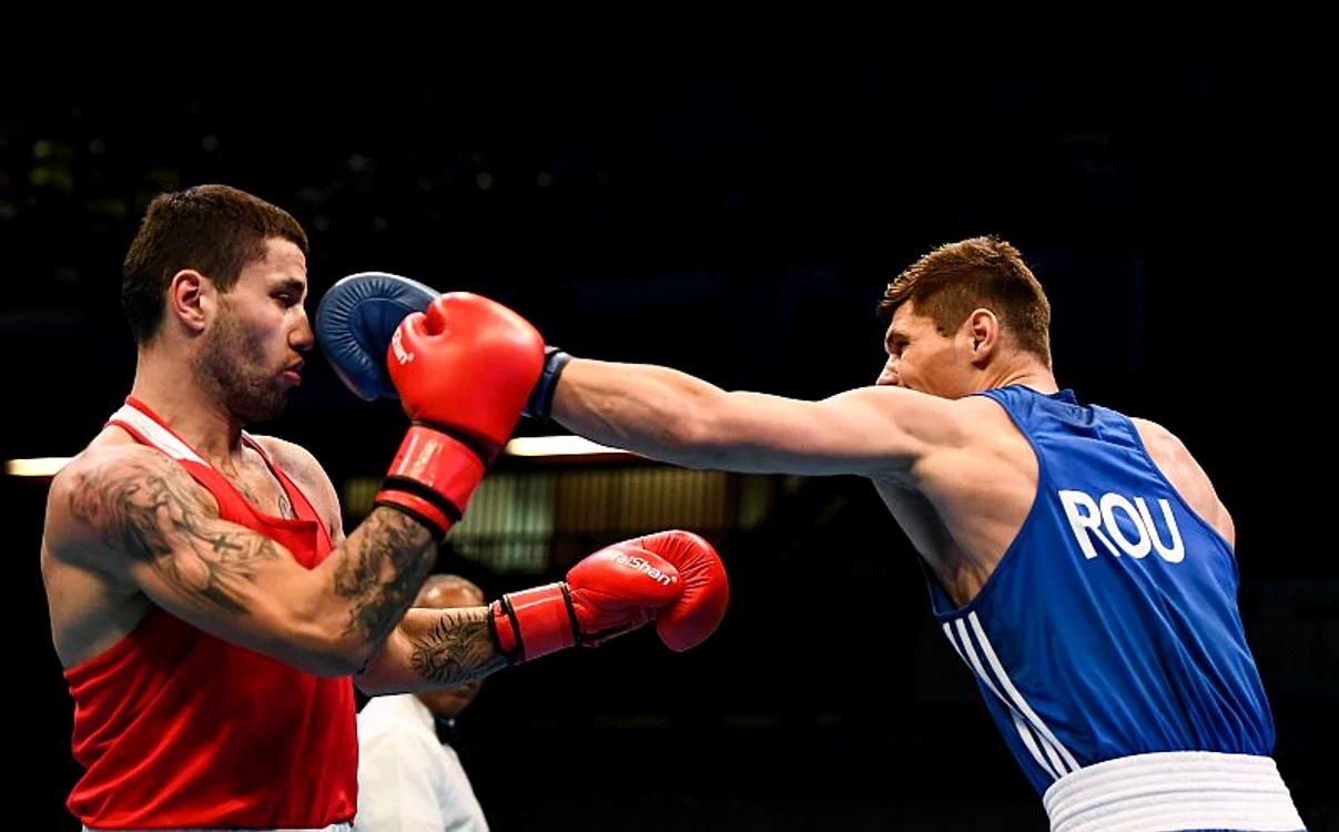 Andrei Arădoaie a obținut o victorie prin RSC în fața bulgarului Blagoi NaidenovFoto: Guliver / GettyImages