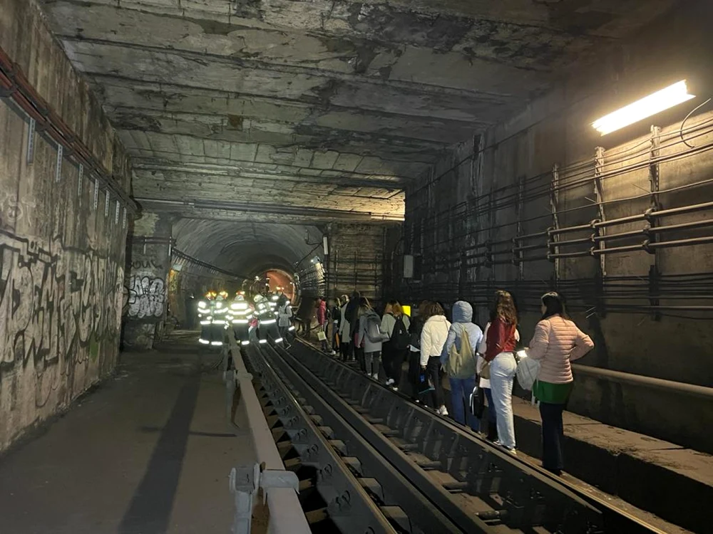 defectiune la metrou