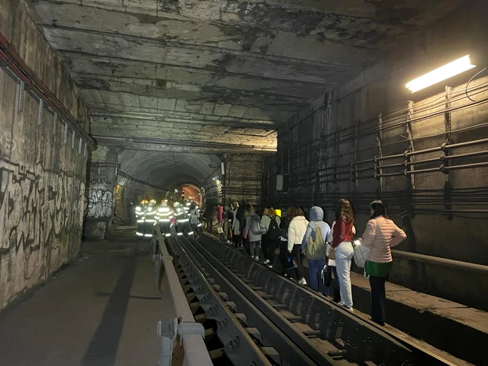 defectiune la metrou