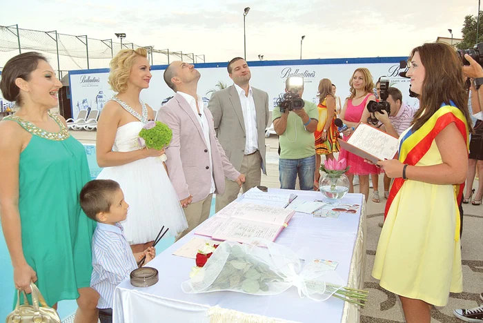 Lora nu vrea să-şi piardă speranţa în iubire, nici în 2015