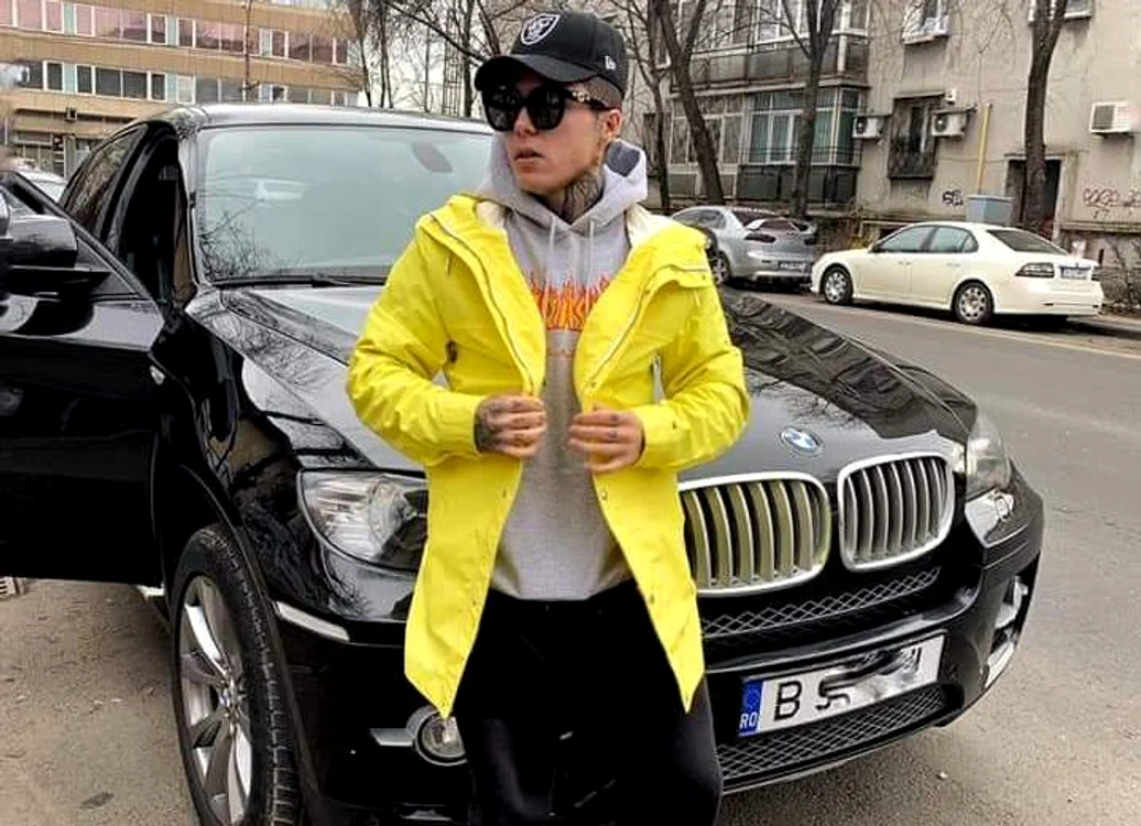 
    Lino Golden se mândreşte cu noua lui maşinăfoto: Facebook  
