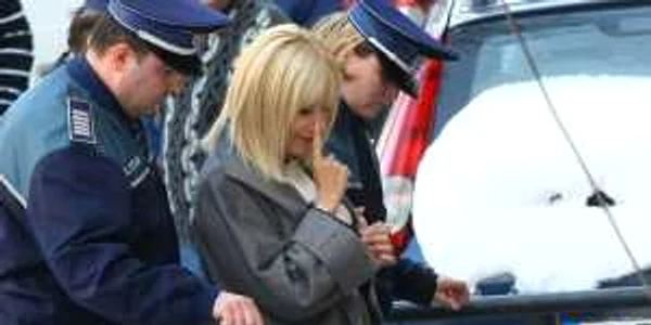 Elena Udrea arestata semn nas FOTO Marian Iliescu