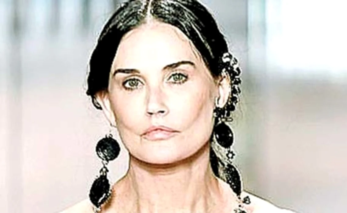 x 15 detaliu titlu demi moore jpeg