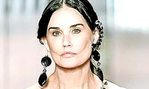 x 15 detaliu titlu demi moore jpeg
