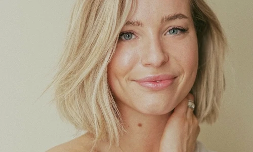 2 femeie cu par blond jpg jpeg