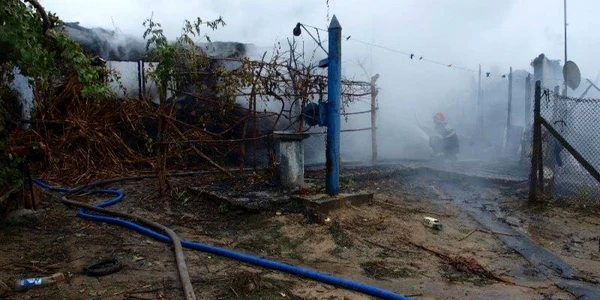 Imagine de la incendiul de vineri de la Oancea judeţul Galaţi FOTO Victor Chiriloaie