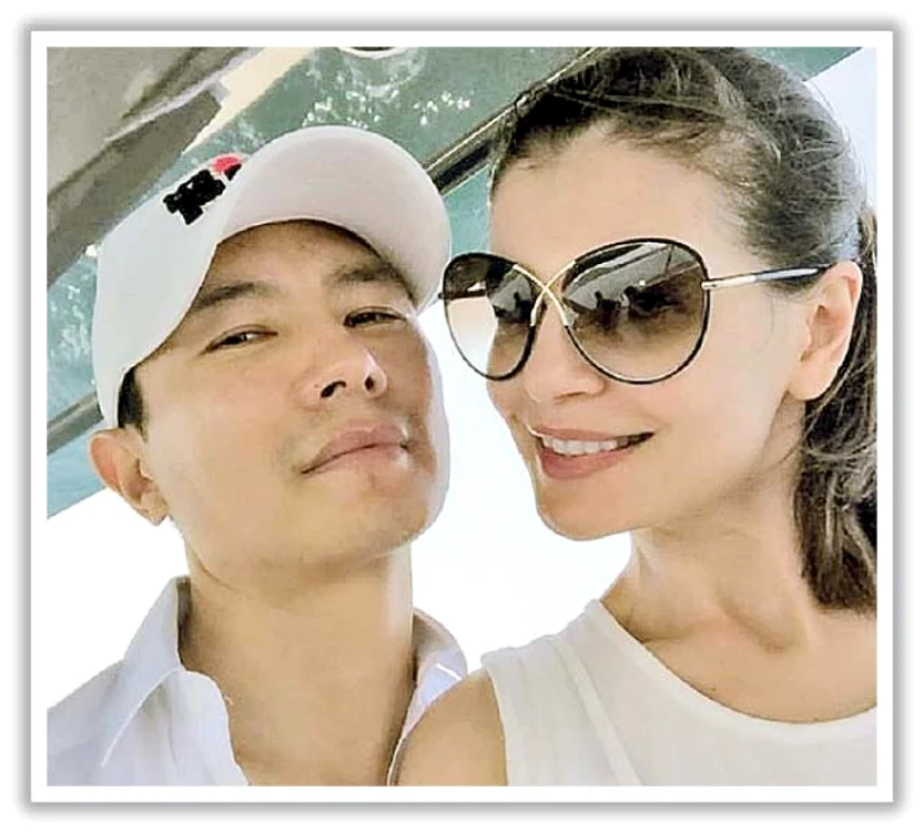 Monica se iubeşte de cinci  ani cu asiaticul Mr Pink