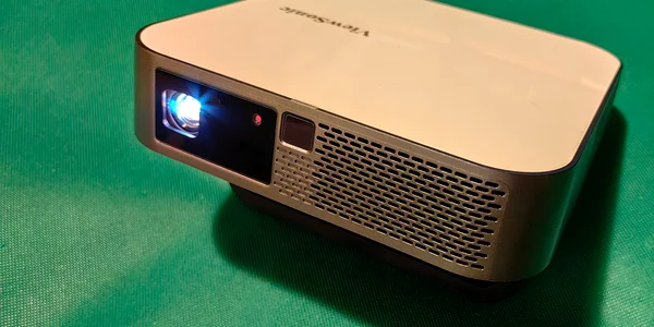 Proiector ViewSonic M2e FOTO Adrian Pogîngeanu jpg
