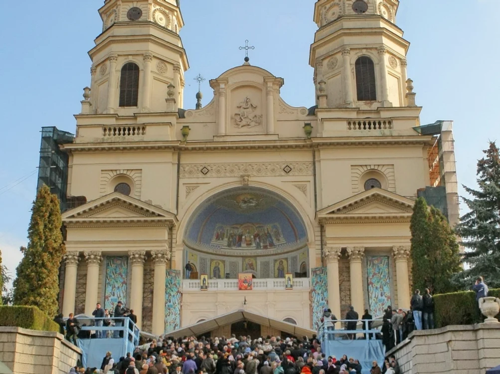 
    Sfânta Parascheva 2015. În fiecare an, zeci de mii de oameni vin la Catedrala Metropolitană din IaşiFoto: arhiva Click!  