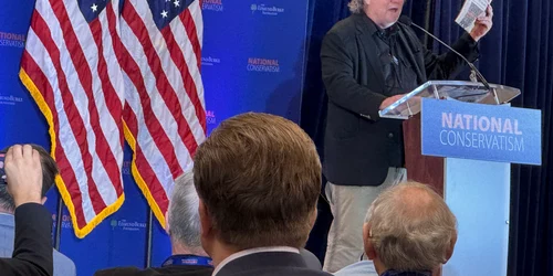 steve bannon jpg