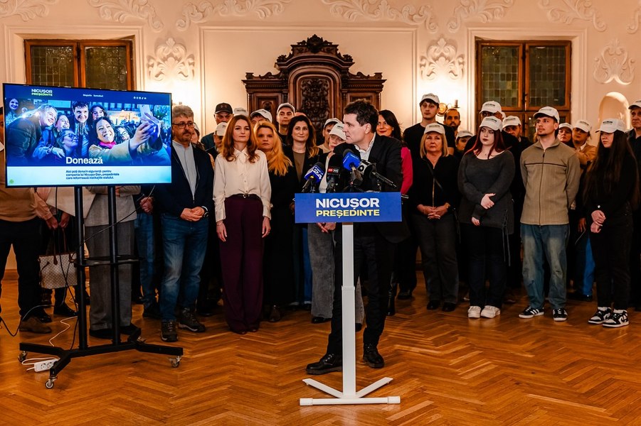 Nicușor Dan a semnat un contract de 200.000 de euro pentru precampania de la prezidențiale. „Probabil o să-i strâng din donaţii”