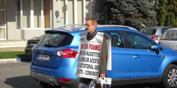 Ion Olteanu a ales să protesteze cu lanțuri la picioare