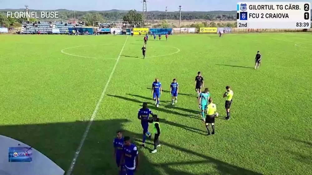 Meci de fotbal din Liga a III-a întrerupt pentru aterizarea elicopterului SMURD VIDEO 