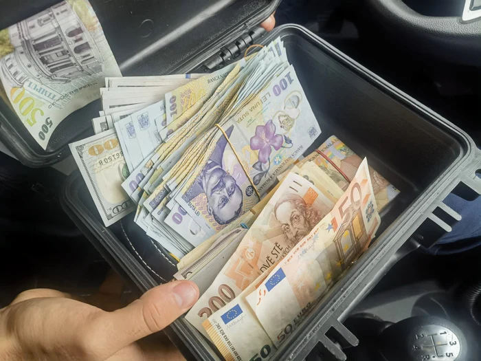 Angajații care primesc 14.000 de euro lunar / foto: arhiva Click!