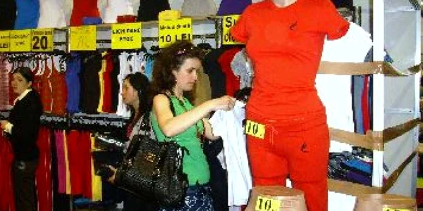 Bacău: La Sala de Atletism s-a deschis Târgul de Vară
