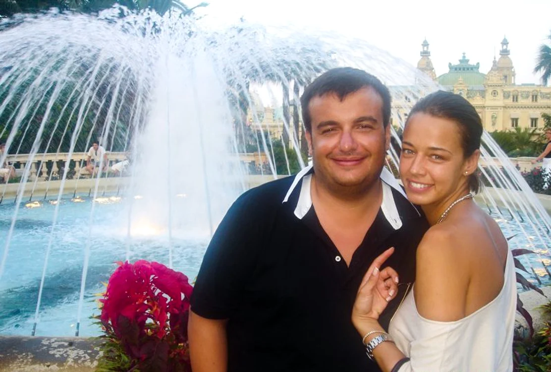 
    Andreea Raicu, alături de Răzvan Ciobanu pe covorul roșu de la Cannesfoto: Andreearaicu.ro  