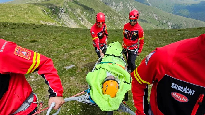 23 de persoane au fost salvate, iar o persoană a murit, au anunțat salvamontiștii - Foto Facebook