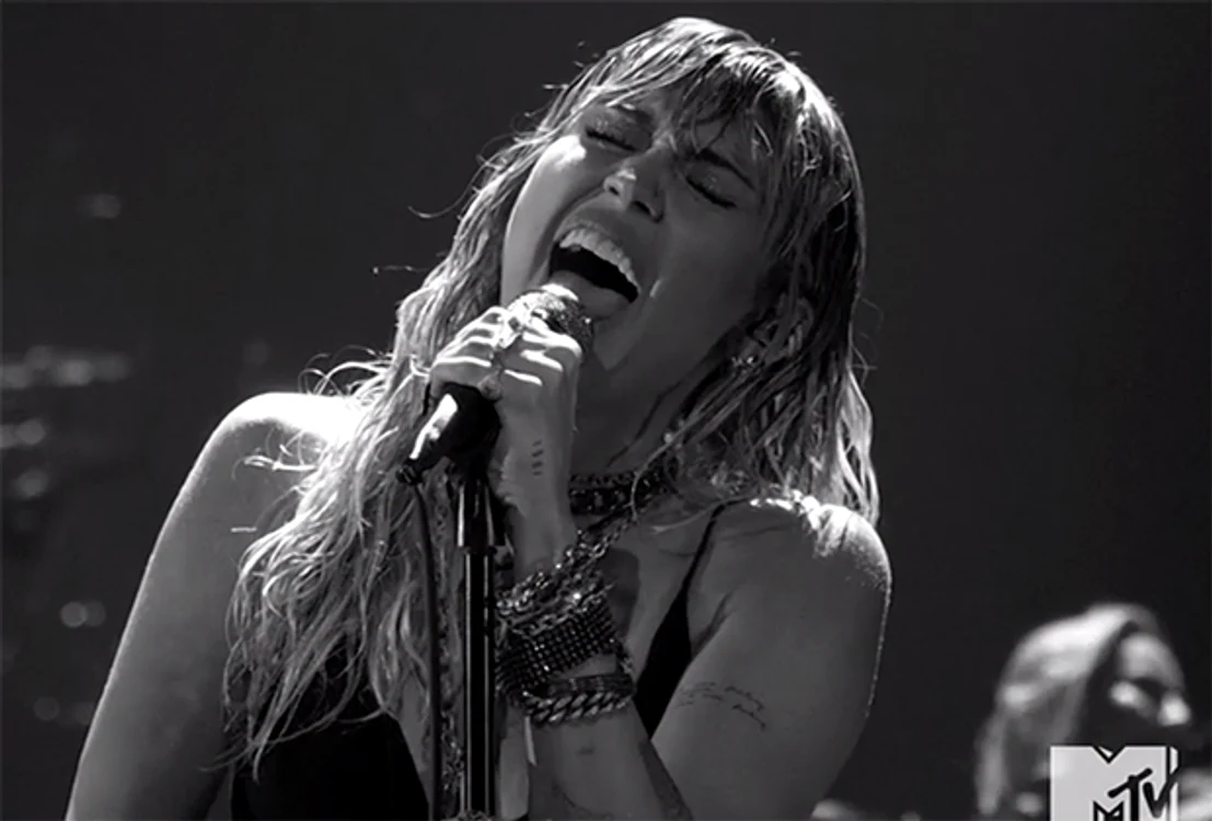 Miley Cyrus a emoţionat pe toată lumea prin melodia pe care a ales să o interpreteze