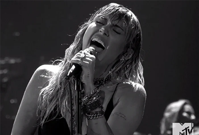 Miley Cyrus a emoţionat pe toată lumea prin melodia pe care a ales să o interpreteze