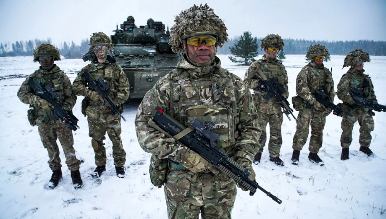 Soldaţi NATO