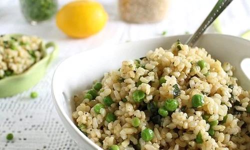 Salata de orez basmati cu mazare jpeg