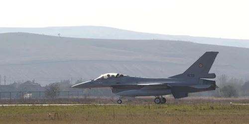 Un nou lot de trei aeronave F 16 Fighting Falcon a sosit la Câmpia Turzii FOTO  MAPN 4 jpg