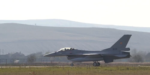 Un nou lot de trei aeronave F 16 Fighting Falcon a sosit la Câmpia Turzii FOTO  MAPN 4 jpg