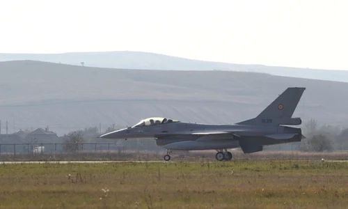 Un nou lot de trei aeronave F 16 Fighting Falcon a sosit la Câmpia Turzii FOTO  MAPN 4 jpg