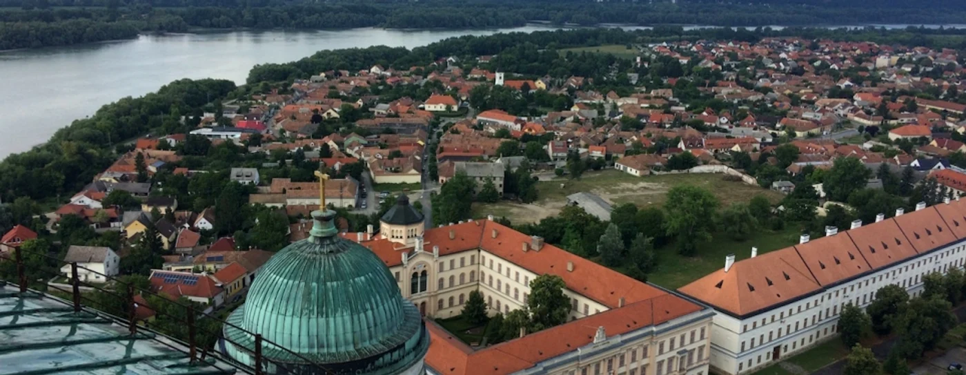 Esztergom, vedere peste Dunăre spre Slovacia Foto Sînziana Ionescu