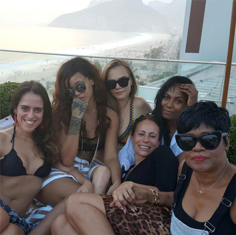 Rihanna și Cara Delevigne sunt prietene de câțiva ani