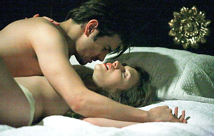 2009. Adela Popescu, sex sălbatic cu Mihai Petre, în ”Aniela”