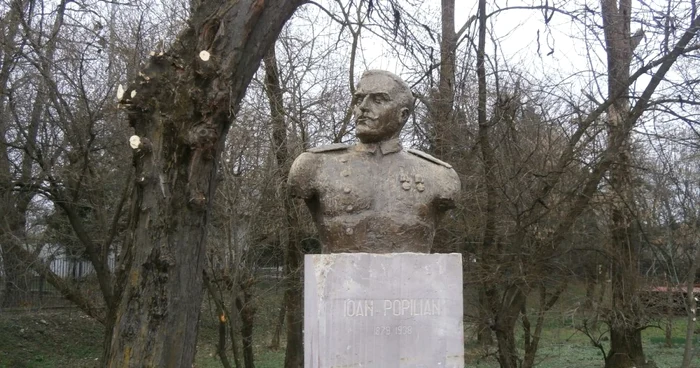 Bustul lui Ioan Popilian din Târgu Jiu FOTO Adevărul