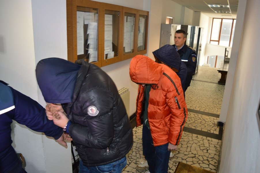 Traficanții care alimentau piața drogurilor din Brăila. Veneau cu avionul în România ca să supravegheze personal afacerea