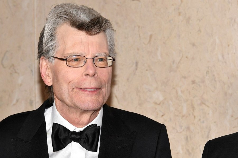 Scriitorul Stephen King propune anularea galei Premiilor Oscar. „Purtăm haine de lux în timp ce Los Angeles arde”