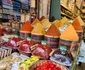 Bazarul egiptean cu mirodenii din Istanbul Turcia Foto Daciana Stoica