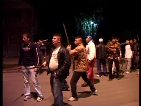 Romii din cartierul Faţa Luncii au ieşit în anul 2003 în stradă înarmaţi până în dinţi