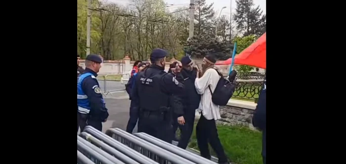 Stegarul Dac a fost amendat de jandarmi Foto: Captură video TikTok/Stegarul Dac Official