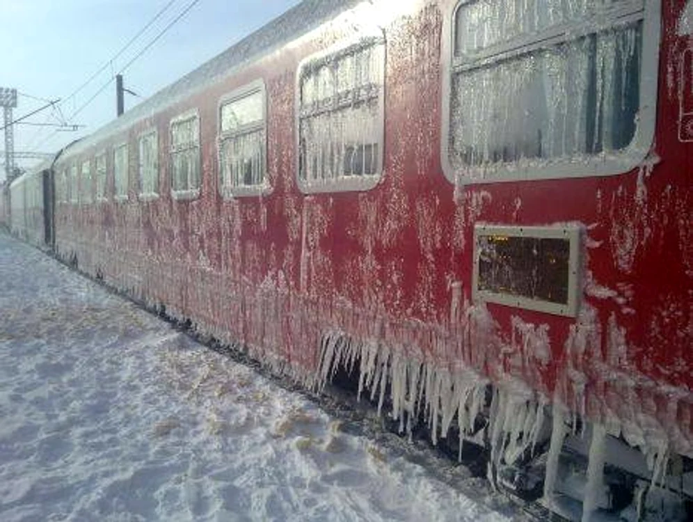 
    Unele trenuri ajung în gări înghețate  