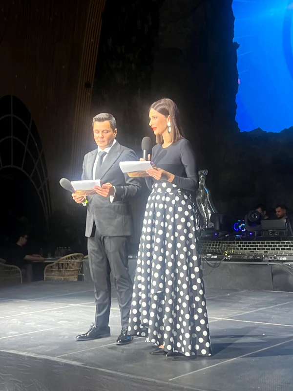 Cove și Andreea Berecleanu, prezentatorii Prima Fest