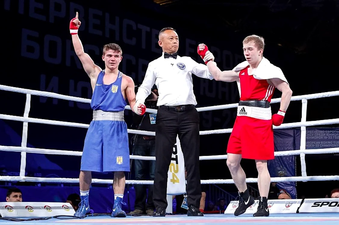 
    Cosmin Gîrleanu e declarat câștigător după un meci susținut la CE U22 din RusiaFoto: Facebook / European Boxing Confederation  