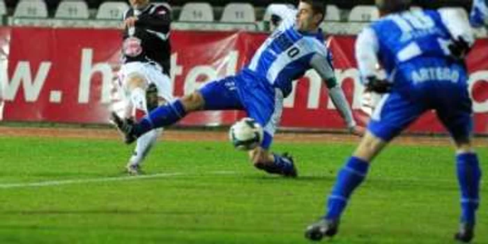 Lupta crâncenă dintre Pandurii şi Alba Iulia a adus, în prima repriză, câştig de cauză gazdelor
