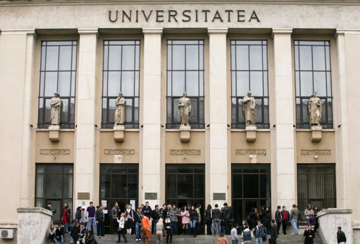 
    Universitatea București este la mare căutare printre tinerii care vor să devină anul acesta studenți  