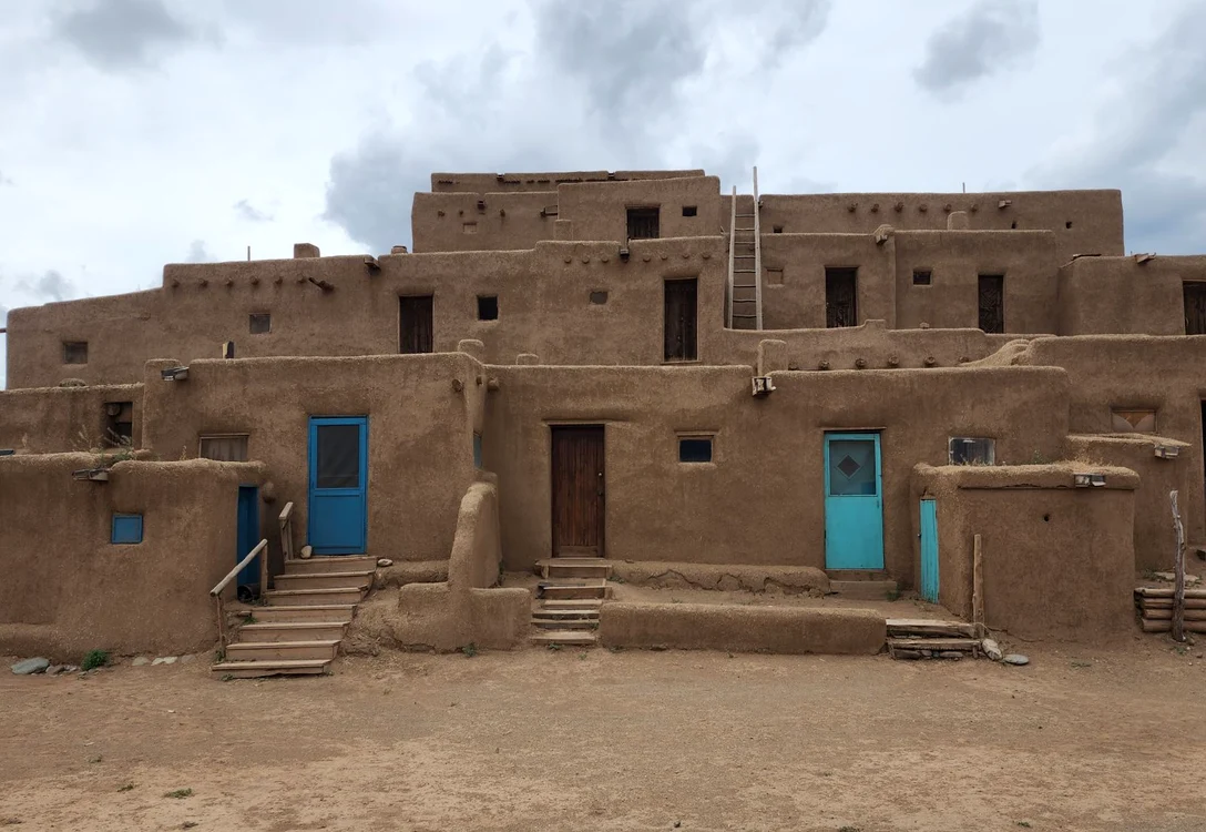 Taos Pueblo Foto: Sarah Kendzior/X