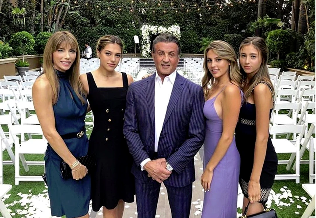 
    Sylvester Stallone este tare mândru de familia safoto: Instagram  