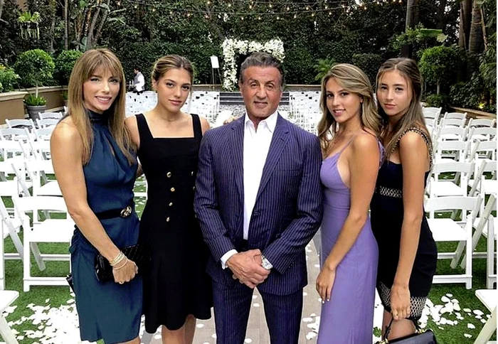 
    Sylvester Stallone este tare mândru de familia safoto: Instagram  