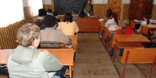 Bacău: Peste 5500 de elevi vor primi bani de liceu