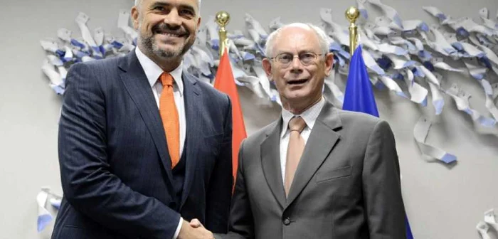 Premierul albanez Edi Rama şi şeful Consiliului European, Herman Van Rompuy FOTO AFP