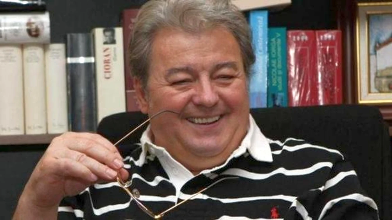 
    Corneliu Vadim Tudor nu s-a dezis de producțiile literare închinate cuplului CeaușescuFoto: Click!  